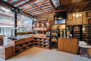 Daily cooked-to-order breakfast (IDR 130000 per person)