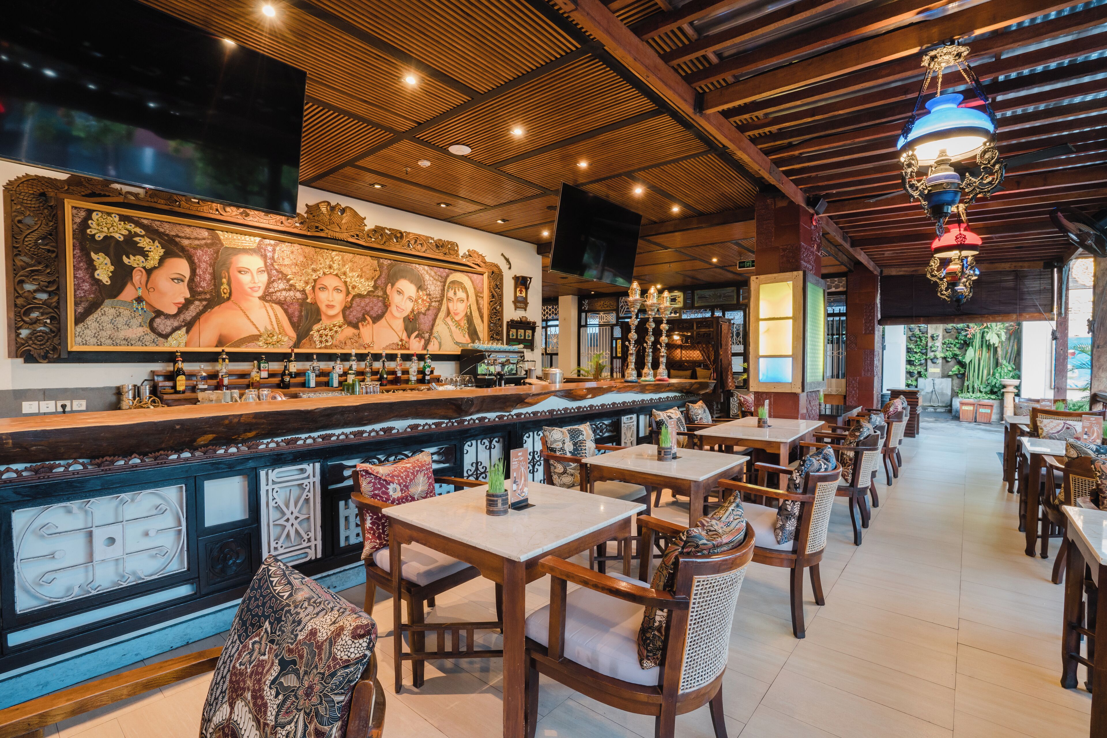 Bar (trong khuôn viên)