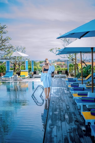 室外游泳池,日光浴躺椅