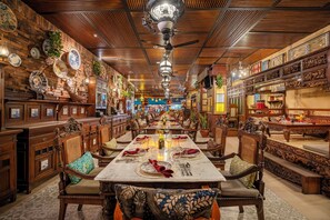 Breakfast, lunch, dinner served; Asian cuisine  - Rama Residence Padma (Legian)