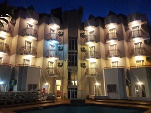 Front of property – evening/night - Avlu 4 Apart Hotel (Marmaris)