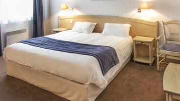 Bàn, bàn ủi/dụng cụ ủi quần áo, nôi (giường cho trẻ sơ sinh) miễn phí