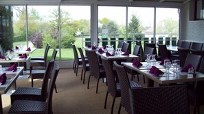 Lunch, dinner served; local cuisine, garden views  - Le Charollais (Vitry-en-Charollais)