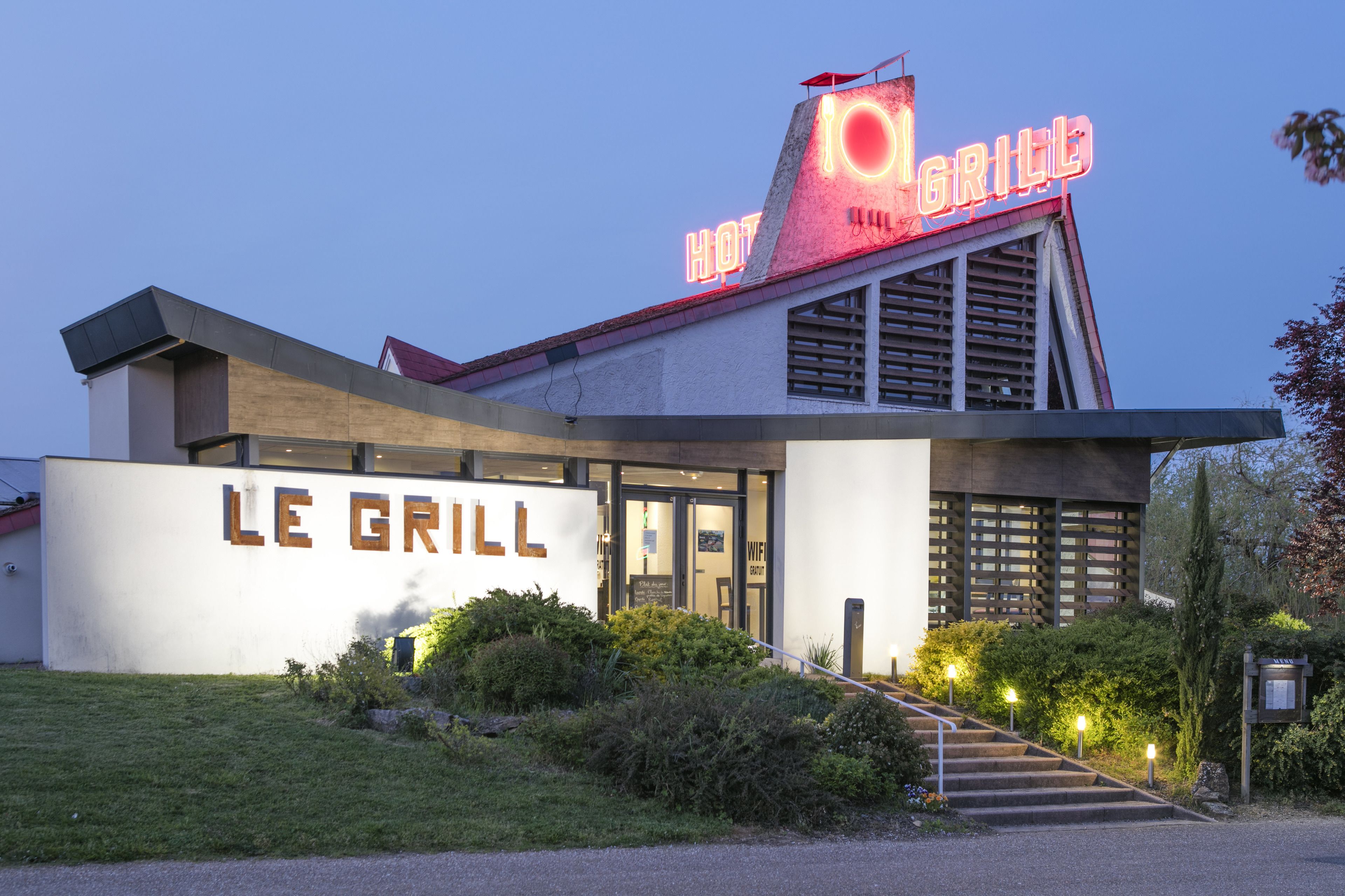 المنشأة من الخارج