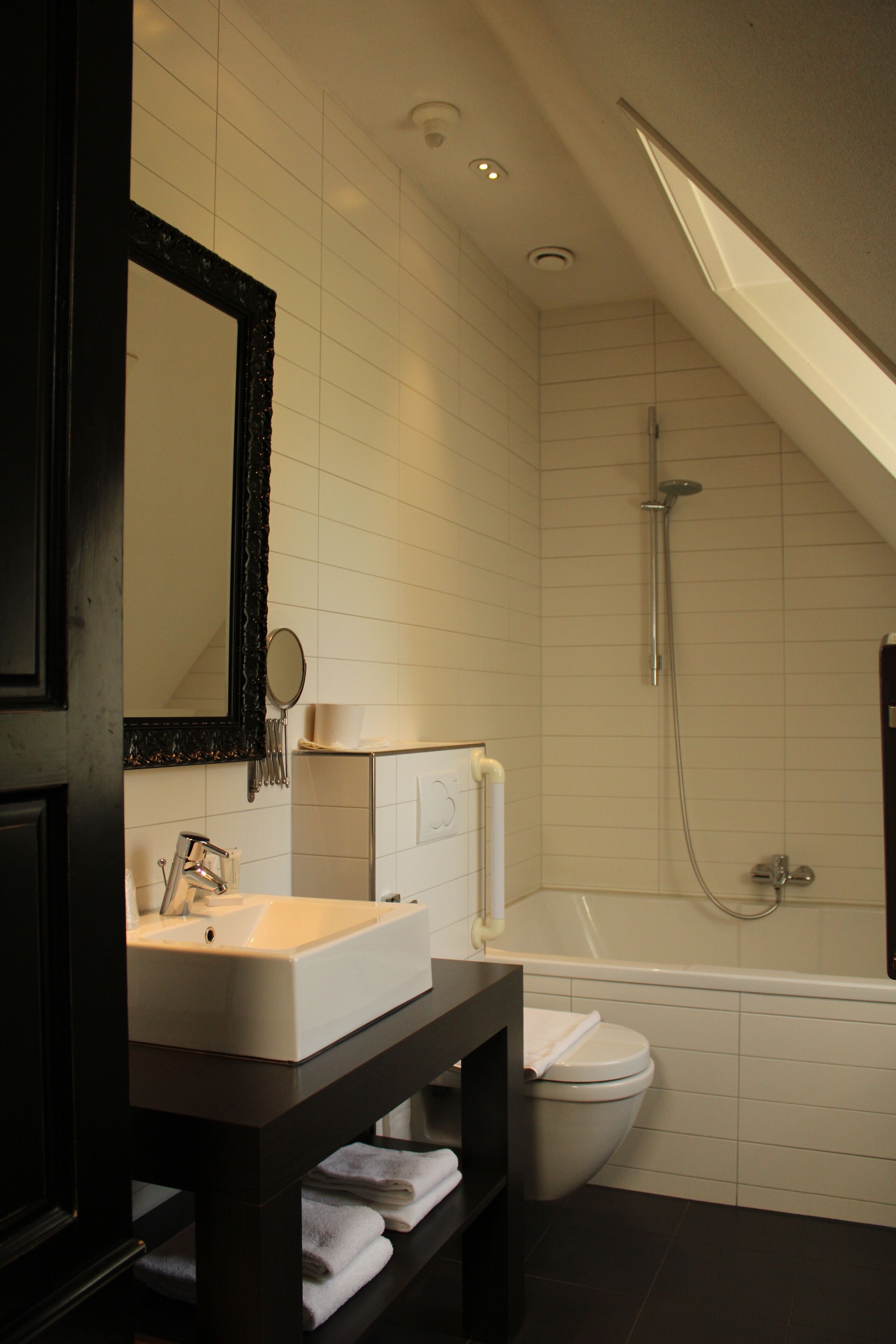 standard room | desk, cots/infant beds, rollaway beds, free wifi