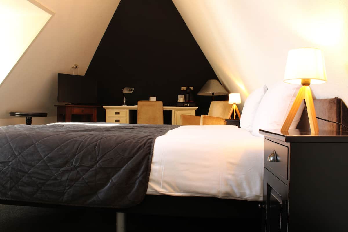 standard room | desk, cots/infant beds, rollaway beds, free wifi