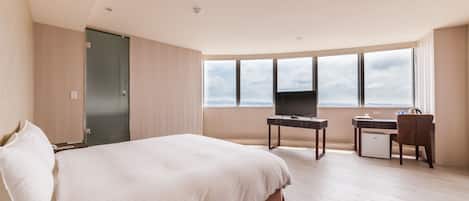 Deluxe Double Room, 1 Queen Bed, City View, Tower (Not applicable for Travel Subsidies)