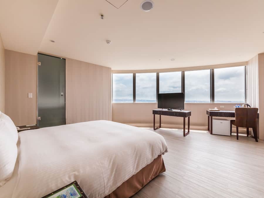 Deluxe Double Room, 1 Queen Bed, City View, Tower (Not applicable for Travel Subsidies) | Down comforters, desk, free WiFi, bed sheets