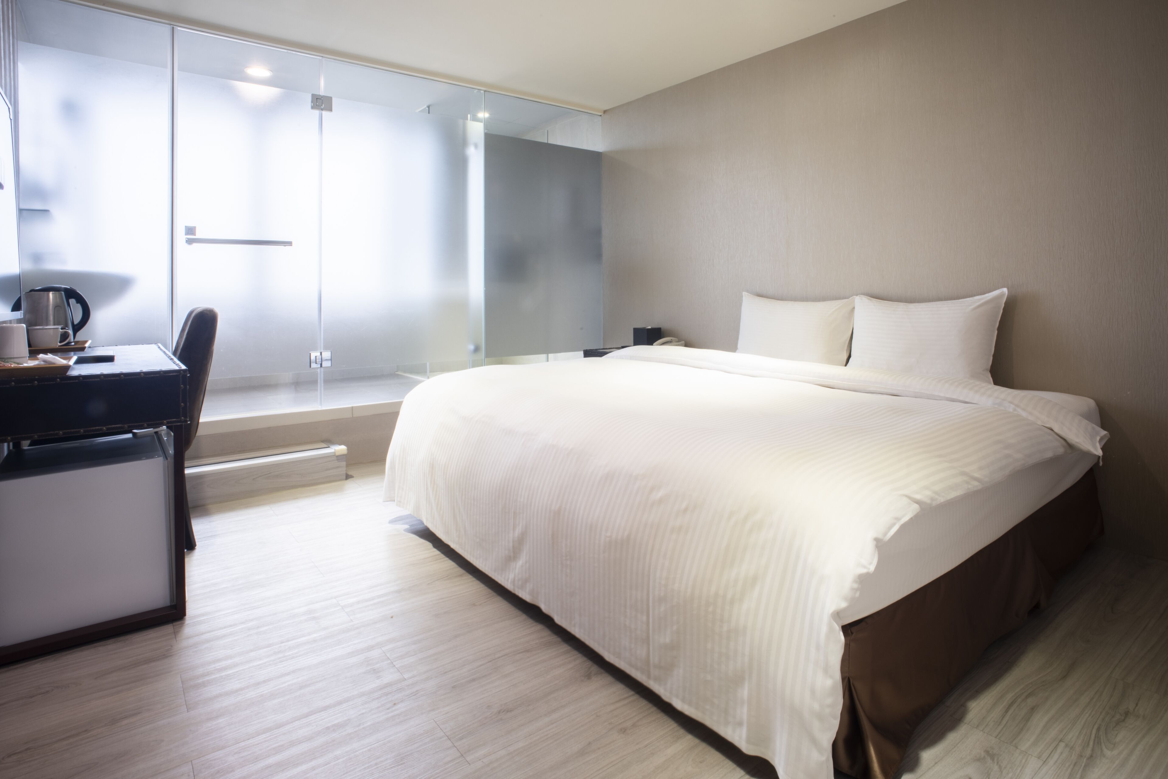 觀景雙人房 | 羽絨被、書桌、免費 Wi-Fi、床單