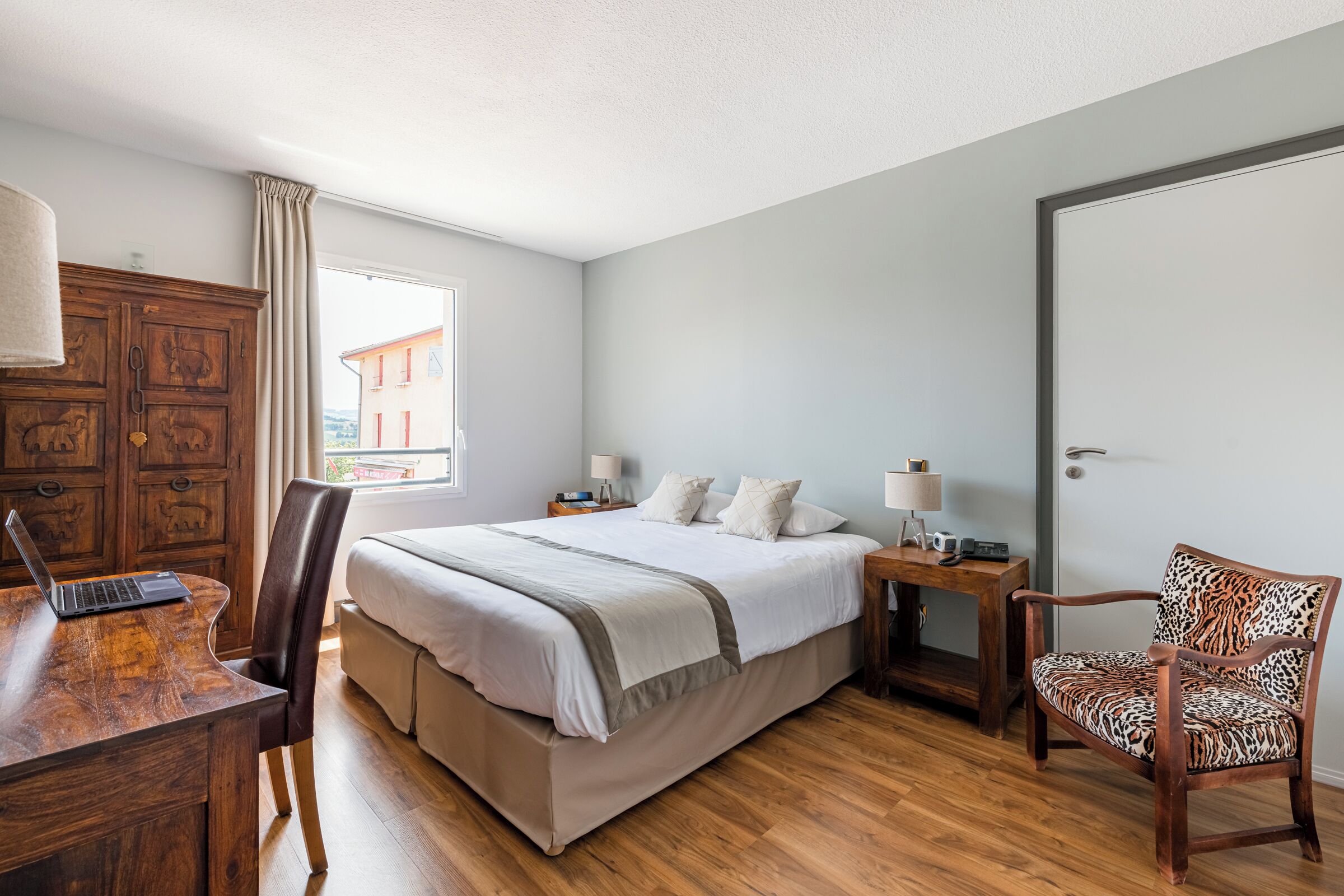 double room | premium bedding, select comfort beds, desk, soundproofing