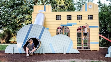 Children’s play area – outdoor
