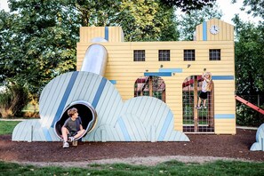 Children's play area - outdoor - SleepIn FÆNGSLET - Hostel (Horsens)
