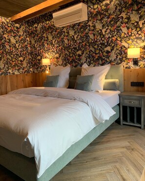 أغطية فراش متميزة وألحفة محشوة بالريش وستائر تعتيم وتجهيزات عازلة للصوت