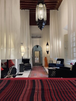 华丽开间套房 (Beldi) | 高档床上用品、客房内保险箱、熨斗/熨板、免费 WiFi