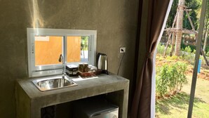 Bungalow with 2 Queen Beds | 客室の設備とサービス