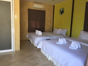 Bungalow with 2 Queen Beds - Feel at Chill resort kohchang (Ko Chang)