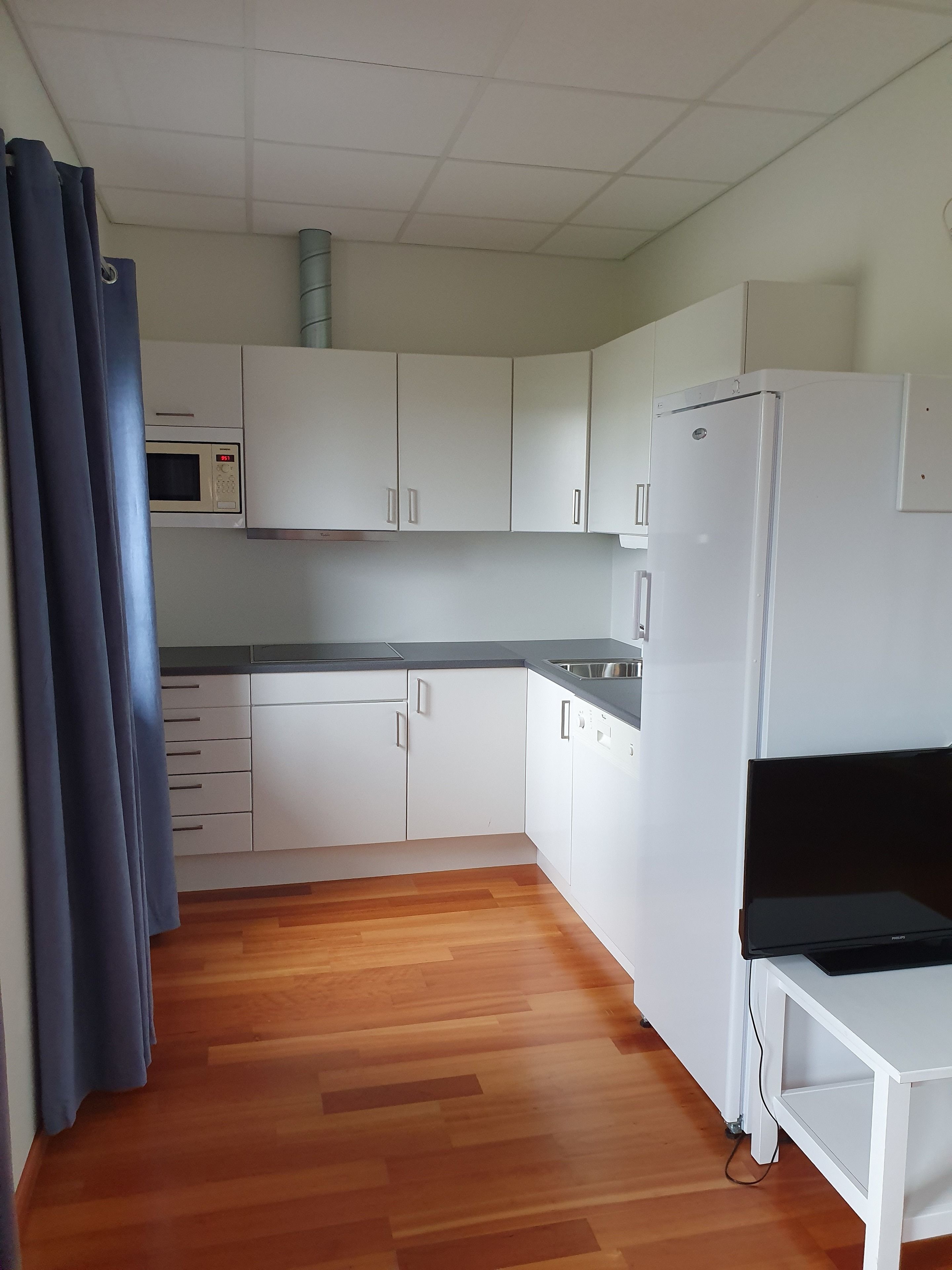 suite | private kitchen | fridge, microwave