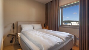 Family Room Deluxe | Pillowtop beds, blackout drapes, iron/ironing board (on request) - Bjugn Hotell (Orland)