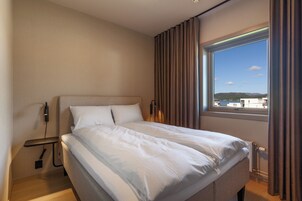 Family Room Deluxe | Pillowtop beds, blackout drapes, soundproofing, iron/ironing board