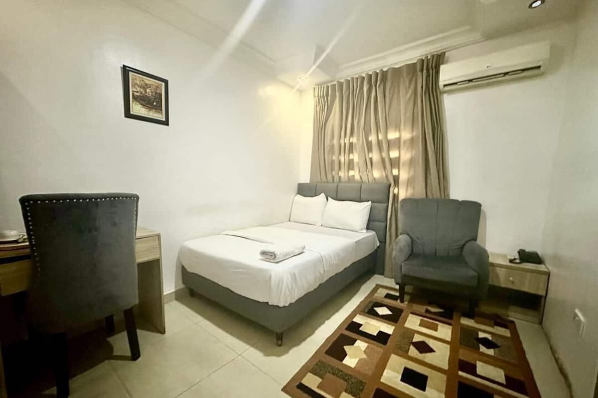 Kamar Single Standar | 1 kamar tidur, brankas, meja kerja, dan tempat tidur lipat/tambahan