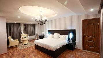 Executive Suite, 1 Bedroom, Sea View | In-room safe, desk, rollaway beds, free WiFi