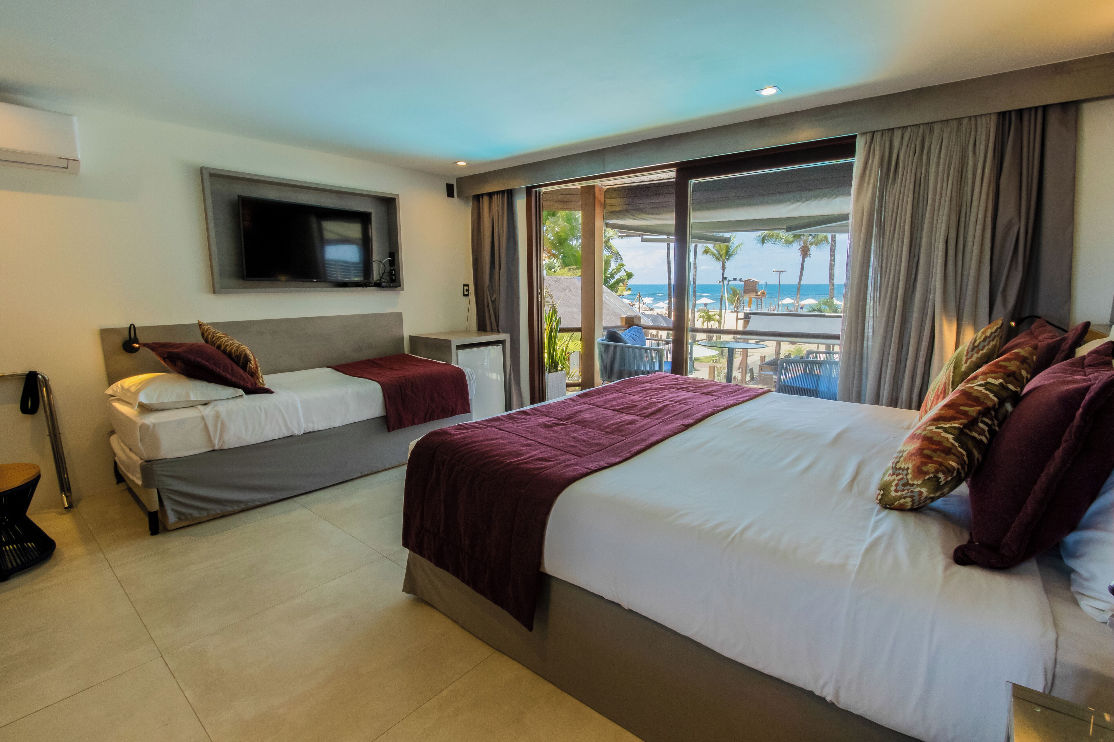 QUARTO FRENTE MAR COM HIDROMASSAGEM | Minibar, safe på rommet, skrivebord for bærbar PC og blendingsgardiner