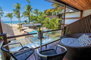 Quarto Frente Mar Varanda | Minibar, in-room safe, laptop workspace, blackout drapes - Pousada da Torre (Cairu)