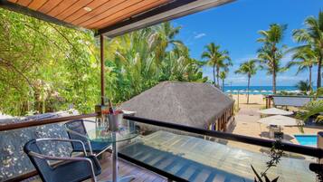 Quarto Frente Mar Varanda | Minibar, safe på rommet, skrivebord for bærbar PC og blendingsgardiner