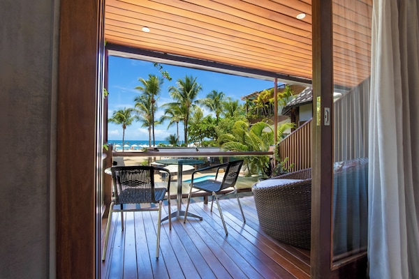 Quarto Frente Mar Varanda | Frigobar, cofres nos quartos, espaço de trabalho para notebook