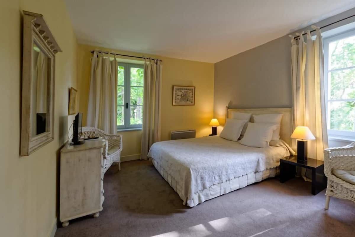 double room | free wifi, bed sheets