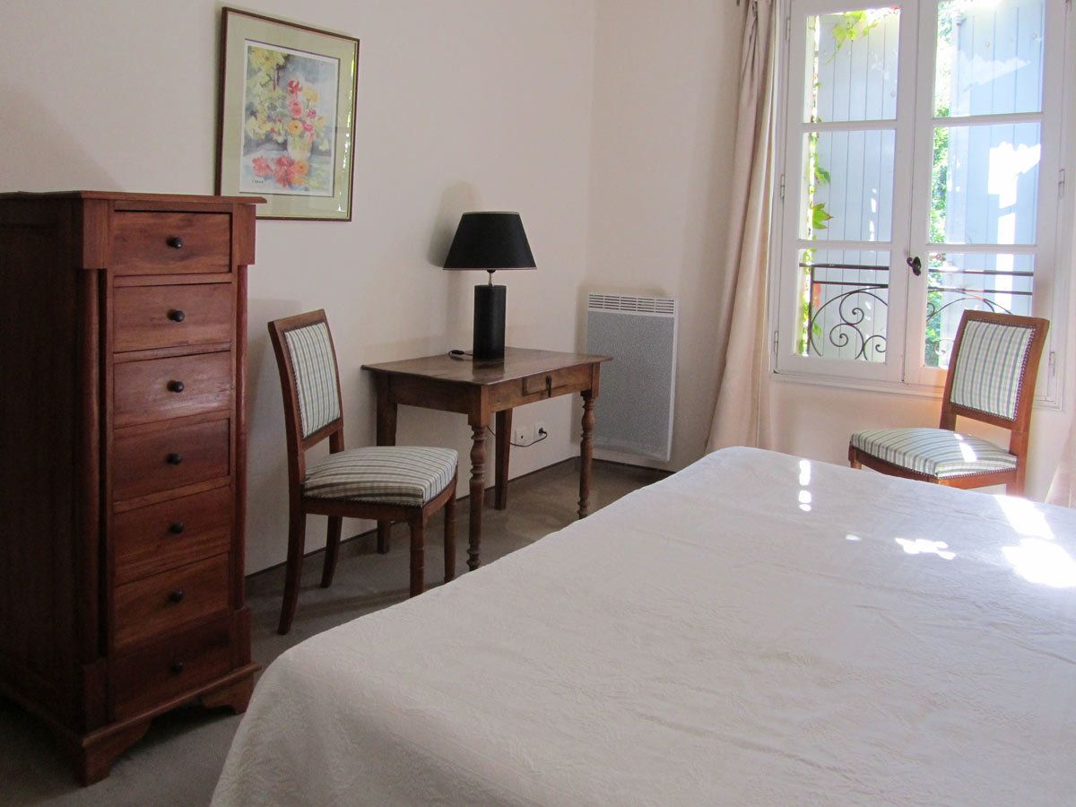 double room | free wifi, bed sheets