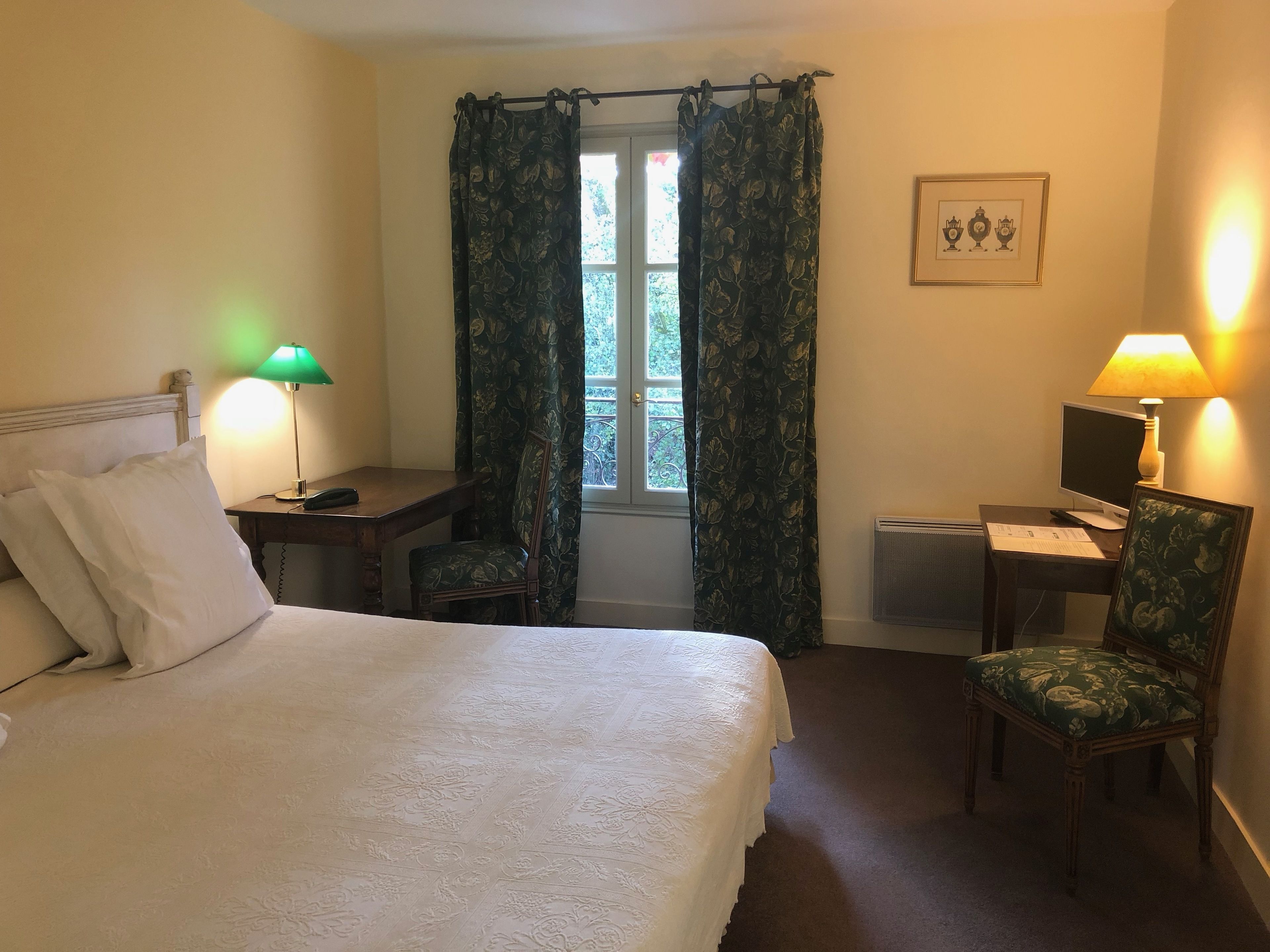 double room | free wifi, bed sheets