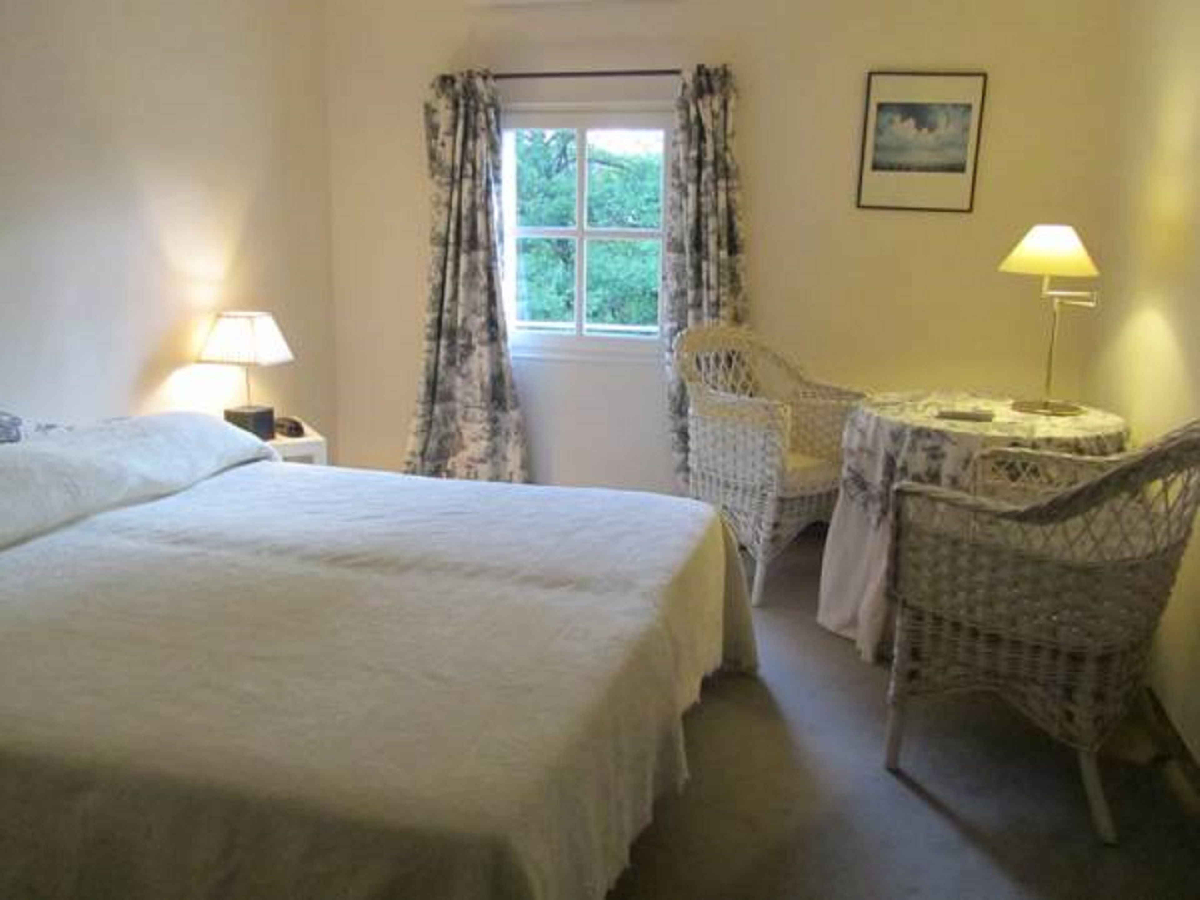 double room | free wifi, bed sheets