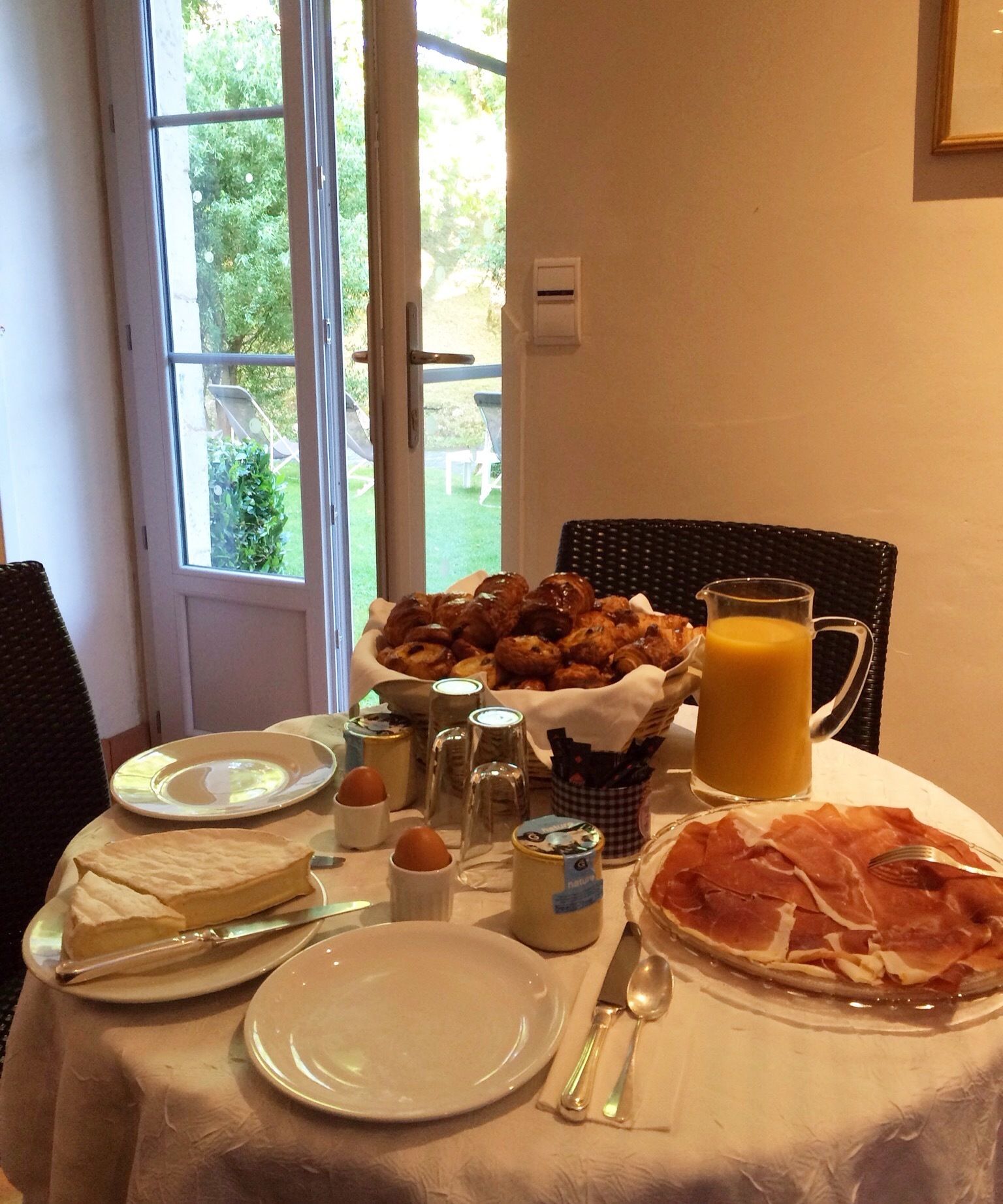 daily buffet breakfast (eur 12.00 per person)