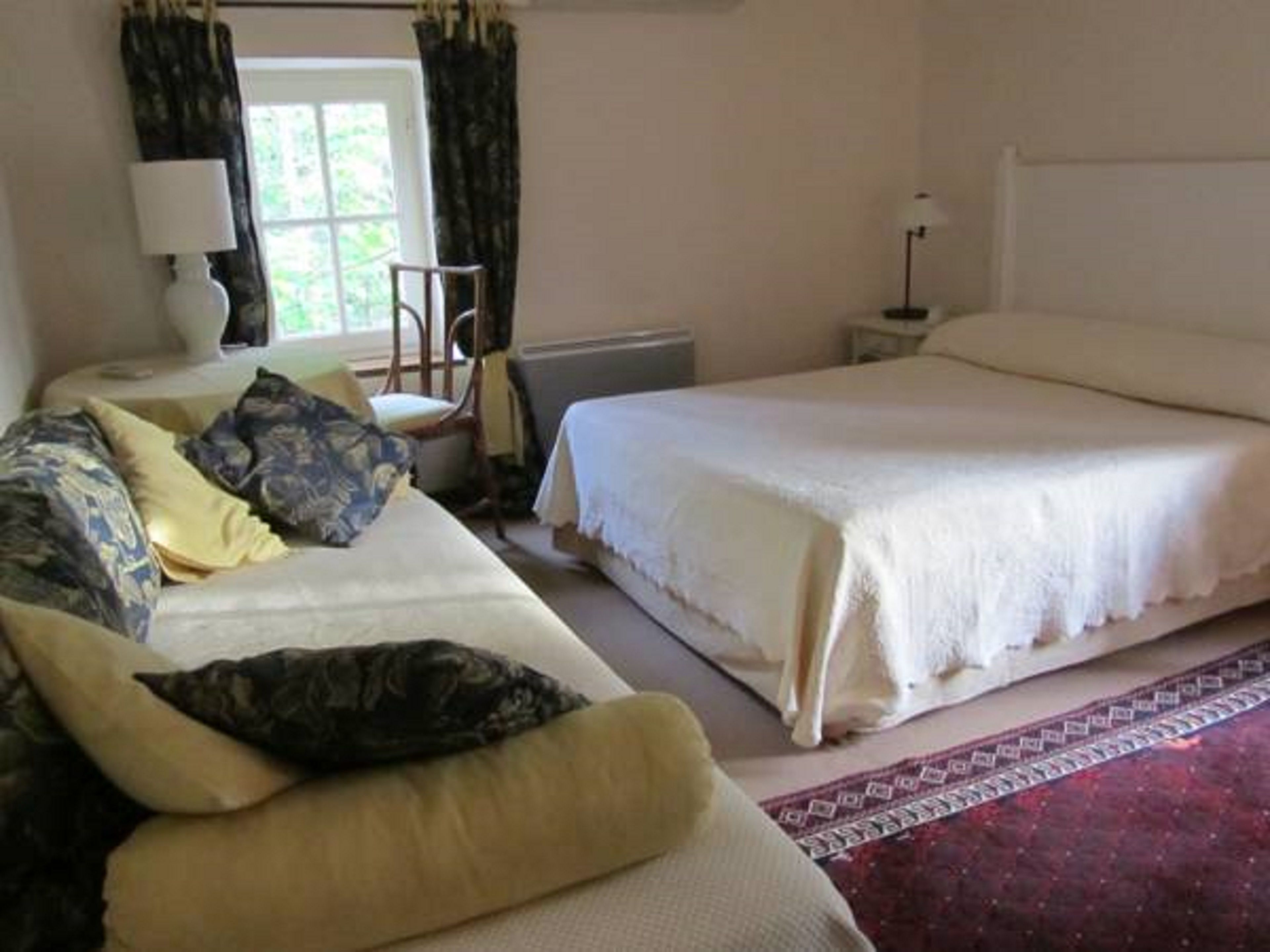 double room | free wifi, bed sheets