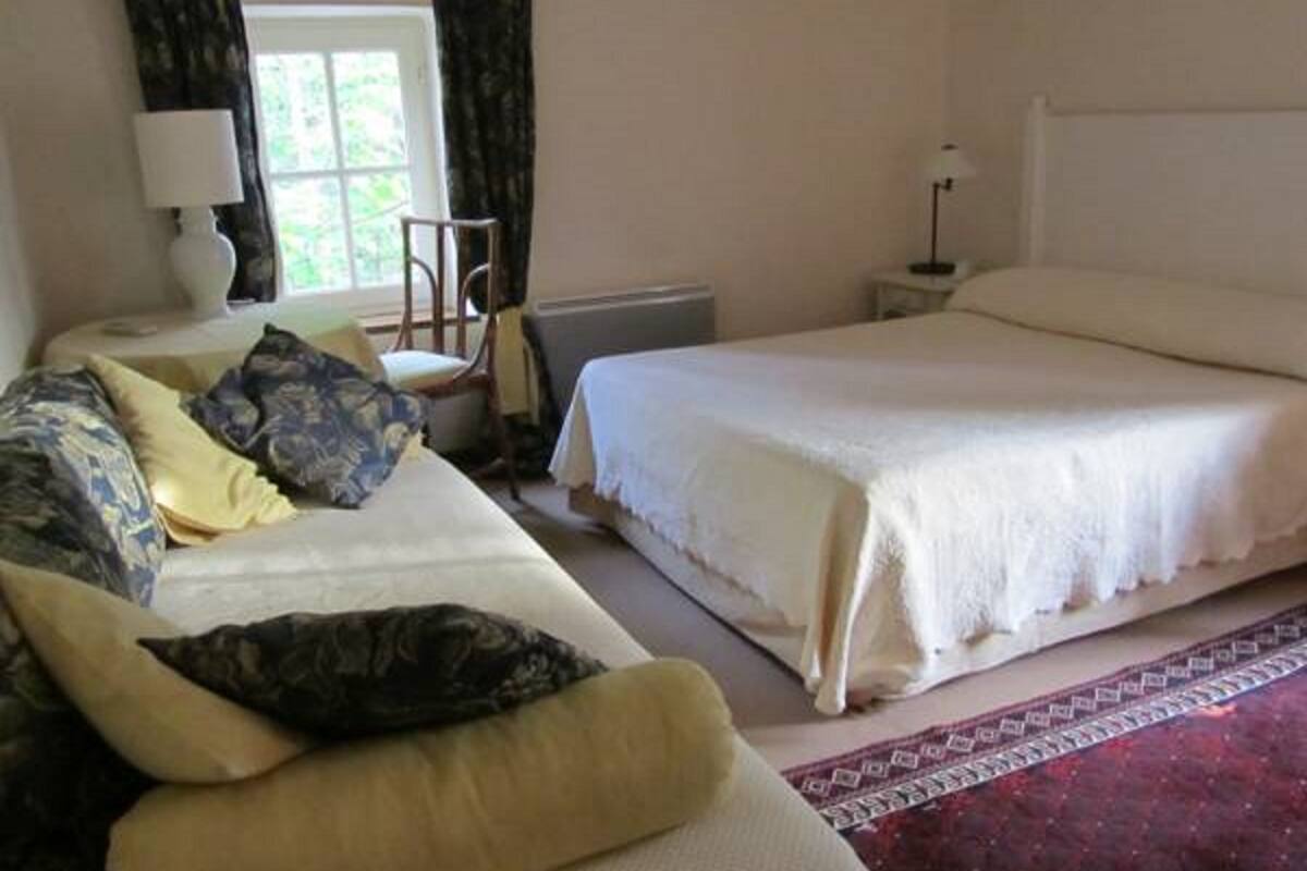 double room | free wifi, bed sheets