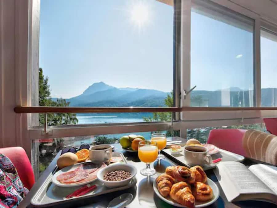 每日供應吃到飽早餐 (每人 EUR12.5)