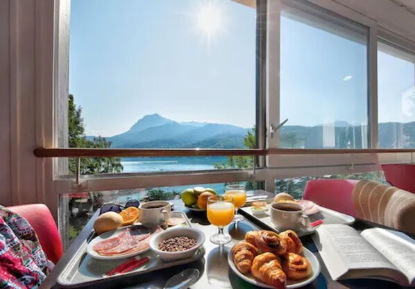 Daily buffet breakfast (EUR 12.5 per person) - Village Club les Hyvans (Chorges)