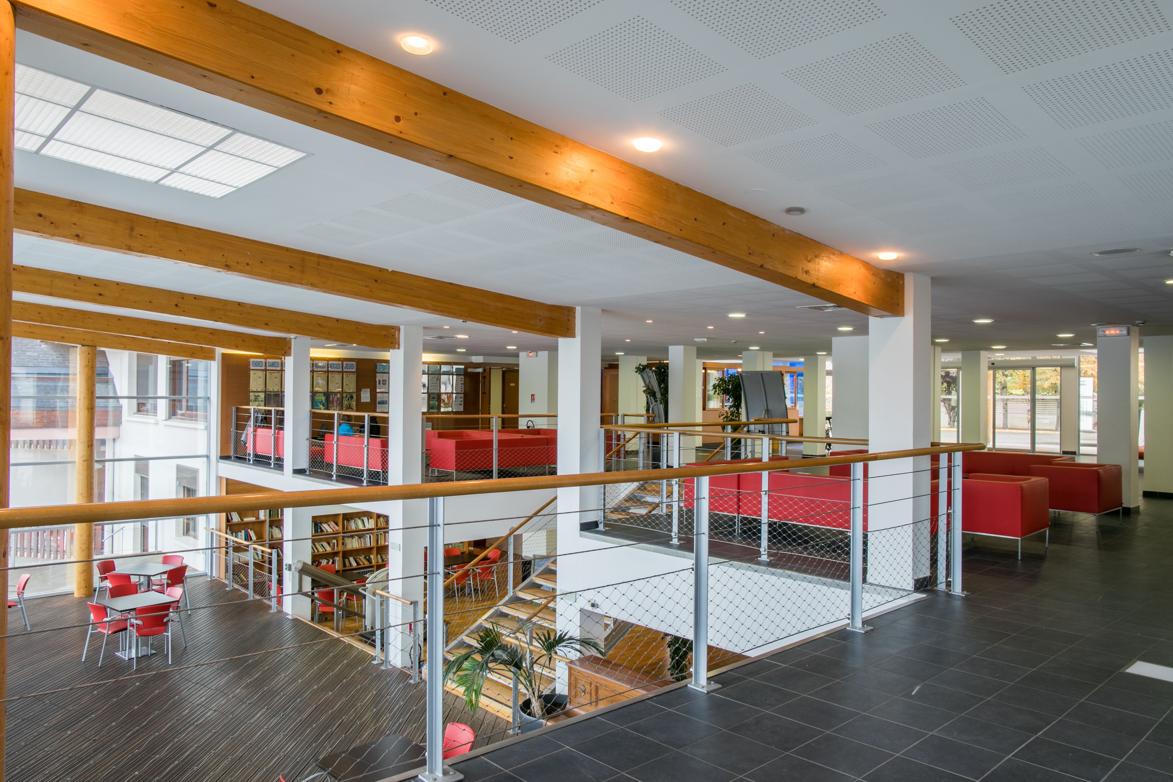 Lobby-lounge
