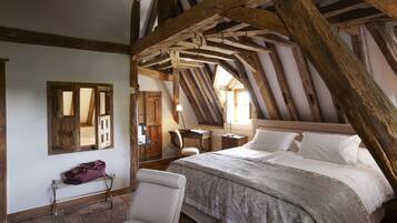 Phòng Suite Junior (Aubepine) | Minibar với thức uống miễn phí, két bảo mật tại phòng