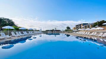 حمّام سباحة خارجي، مقاعد للتشمس