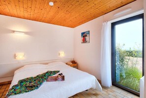 In-room safe, soundproofing, free cots/infant beds, bed sheets - Village Club Kerlannic (Arzon)