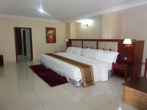 Individually decorated, individually furnished, desk, laptop workspace - Barcelona Hotels Abuja (Abuja)