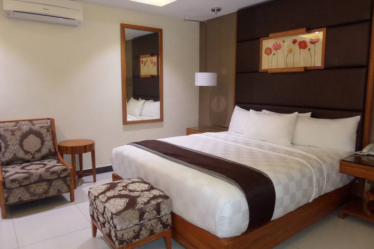 Superior Room, 1 Queen Bed | Desk, free WiFi