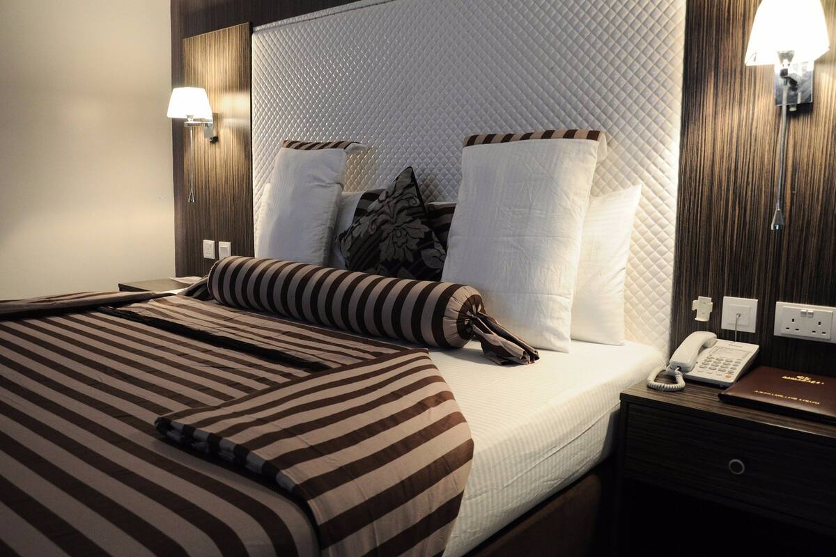 Classic Room, 1 King Bed | Desk, free WiFi