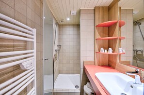 Dusche, Handtücher, Seife, Toilettenpapier
