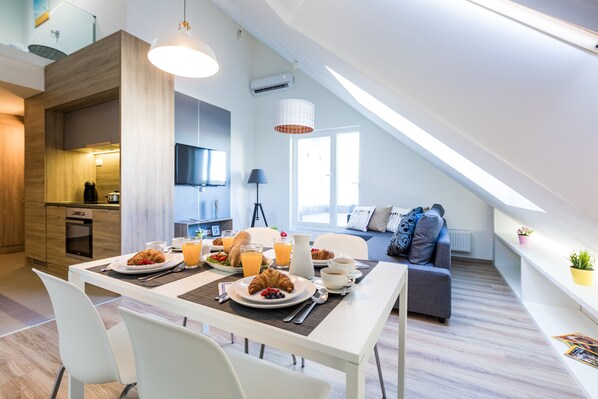 Penthouse, 2 Bedrooms | In-room dining