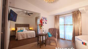 Lovers Suite with en'suite hydro massage bath 22 | Premium bedding, memory foam beds, minibar, in-room safe