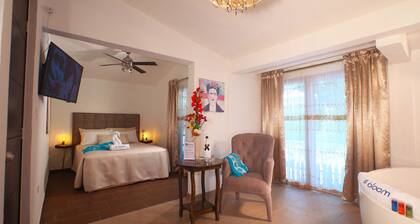 BLOOM Exclusive Boutique B&B - Adults Only