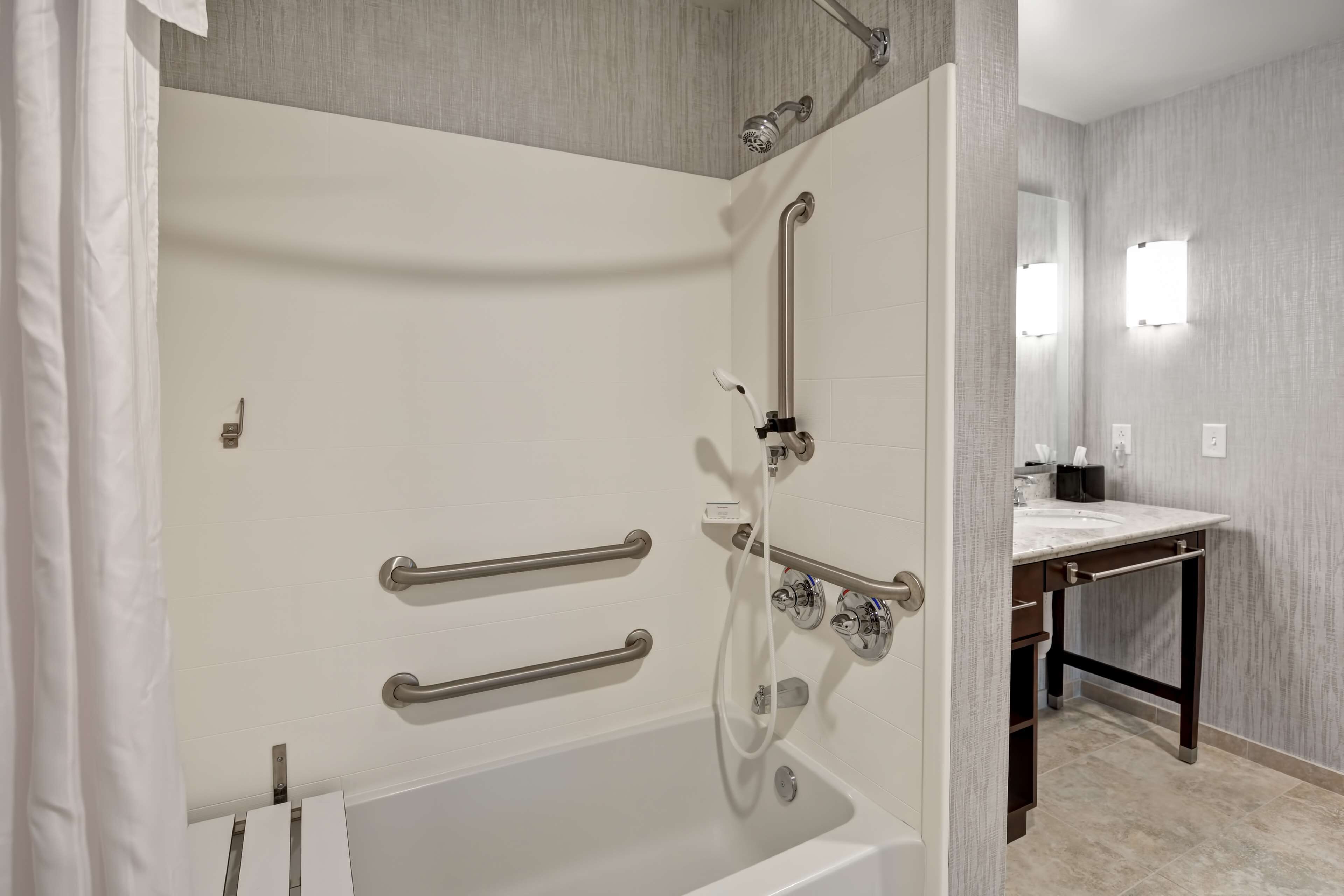 combined shower/bathtub, free toiletries, hair dryer, towels